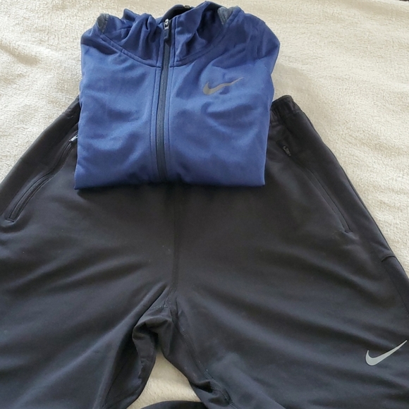 Nike - Picture 2 of 15